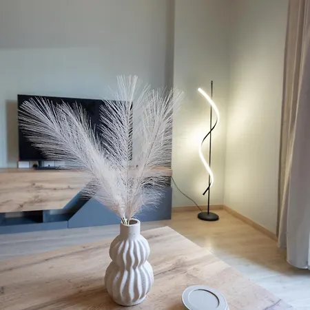 Sunny 85sqm Flat In The Centre Of Thessaloniki, Delfon 5 *