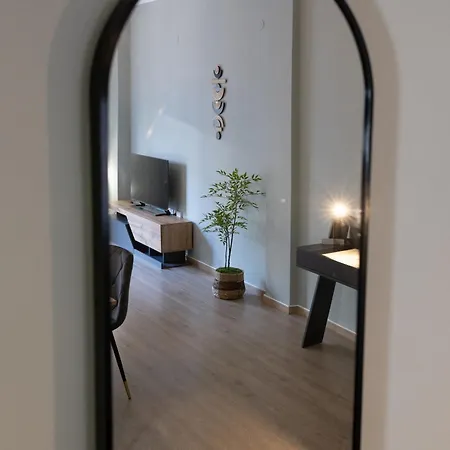Sunny 85sqm Flat In The Centre Of Thessaloniki, Delfon 5 *
