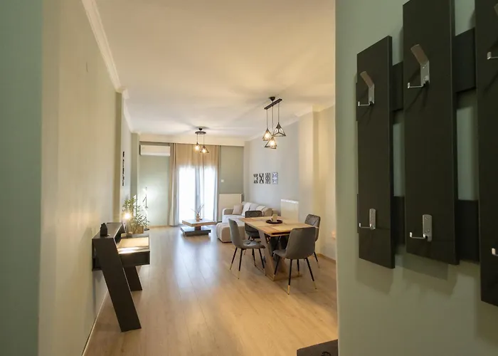 Apartment Sunny 85sqm Flat In The Centre Of
