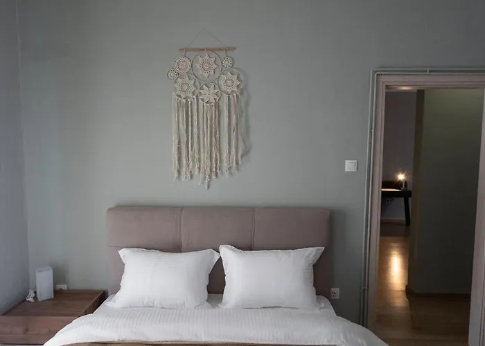 Apartment Sunny 85sqm Flat In The Centre Of *
